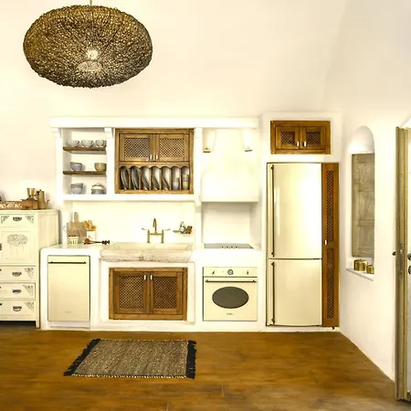 Villa Santorini Vista Legacy Retreat - Live The History, Wake To The View