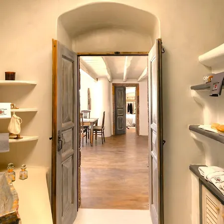 Santorini Vista Legacy Retreat - Live The History, Wake To The View Villa *