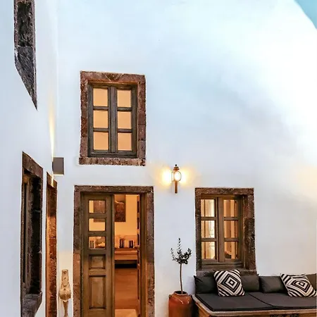 Villa Santorini Vista Legacy Retreat - Live The History, Wake To The View *