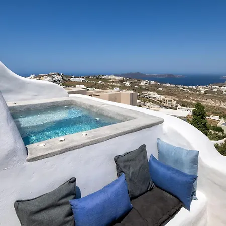 Santorini Vista Legacy Retreat - Live The History, Wake To The View Pýrgos
