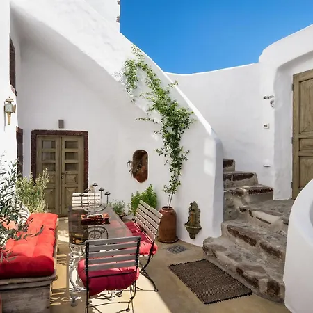 Villa Santorini Vista Legacy Retreat - Live The History, Wake To The View *