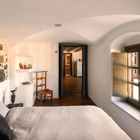 Santorini Vista Legacy Retreat - Live The History, Wake To The View Villa Pýrgos